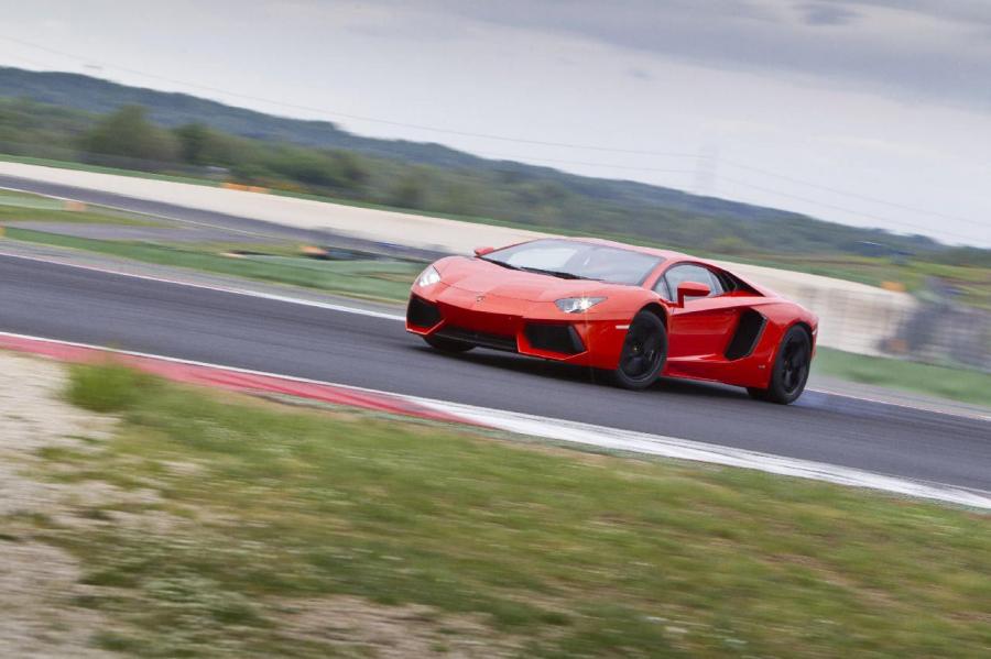  Lamborghini Aventador LP700-4 2011 года  (фото 24 из 204)